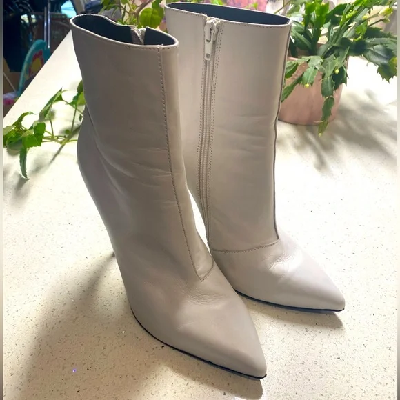 Tony Bianco White Leather Ankle Boots - Picture 3 of 16